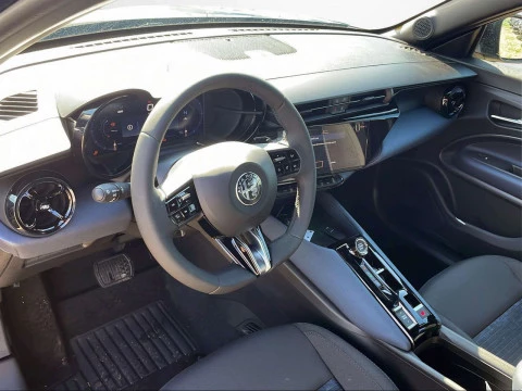 Alfa Romeo Junior Ibrida 107kW (145CV)