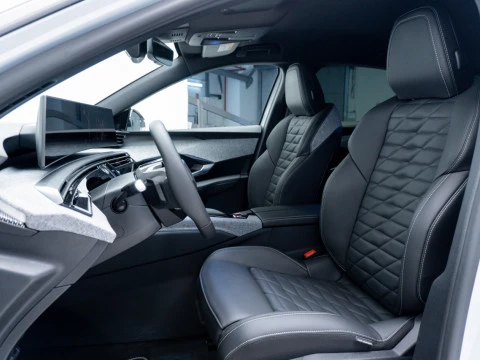 Peugeot e-3008 GT Eléctrico 157kW