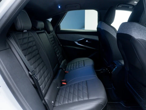 Peugeot e-3008 GT Eléctrico 157kW