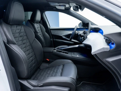 Peugeot e-3008 GT Eléctrico 157kW