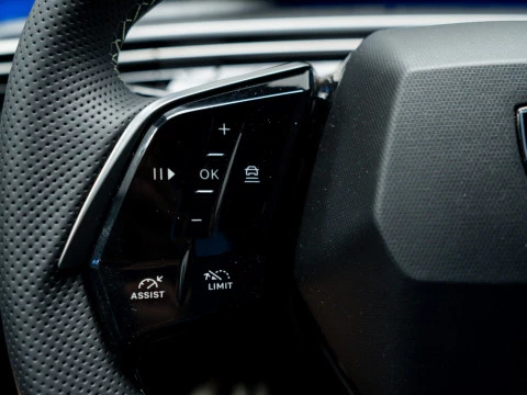 Peugeot e-3008 GT Eléctrico 157kW