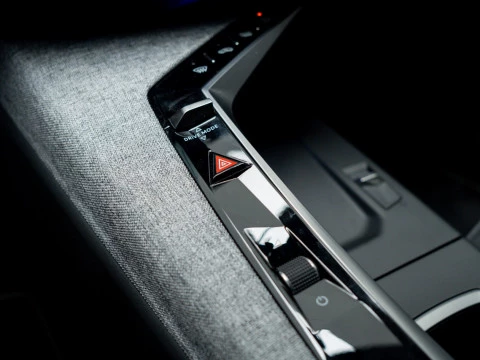 Peugeot e-3008 GT Eléctrico 157kW