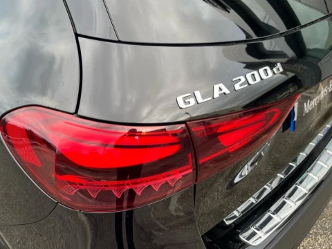 Mercedes-Benz GLA  200 d