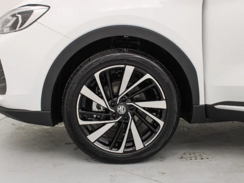 MG ZS 1.5 HEV LUXURY 197 5P