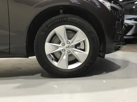 Volvo XC60 XC60 Essential, B4 (gasolina), Gasolina