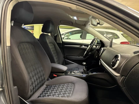Audi A3 Attraction 1.6 TDI clean diesel 81 kW (110 CV)