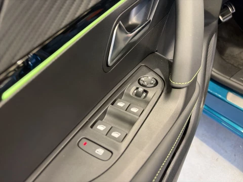 Peugeot 2008 GT Hybrid eDCS6 107 kW (145 CV)