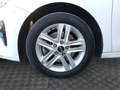 Kia Ceed 1.6 MHEV iMT 100kW (136CV) Drive