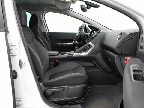 Peugeot 3008 PEUGEOT 3008 STYLE VTI 1598 GASOLINA 120 5P