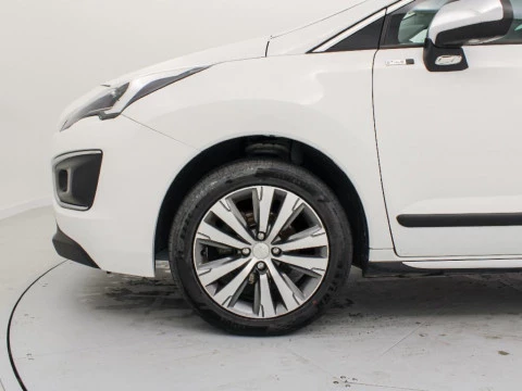 Peugeot 3008 PEUGEOT 3008 STYLE VTI 1598 GASOLINA 120 5P