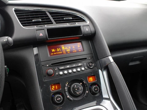 Peugeot 3008 PEUGEOT 3008 STYLE VTI 1598 GASOLINA 120 5P