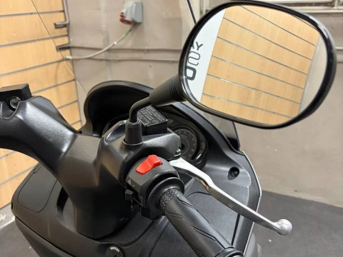 Suzuki Bugman 200 GRIS