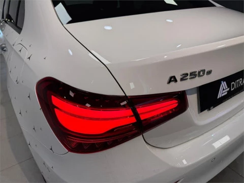 Mercedes-Benz Clase A 250 e con tecnología híbrida EQ Sedán