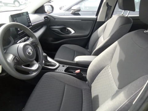 Toyota Yaris 1.5 120H Business Plus