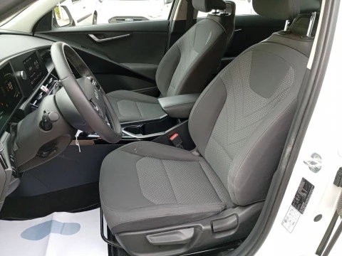 Kia Niro 1.6 GDi HEV 104kW (141CV) Concept