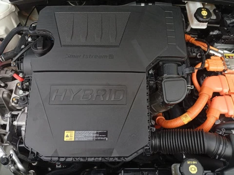 Kia Niro 1.6 GDi HEV 104kW (141CV) Concept