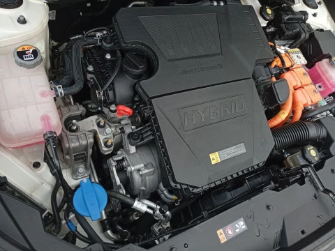 Kia Niro 1.6 GDi HEV 104kW (141CV) Concept