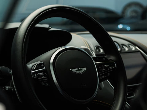 Aston Martin DBX 707