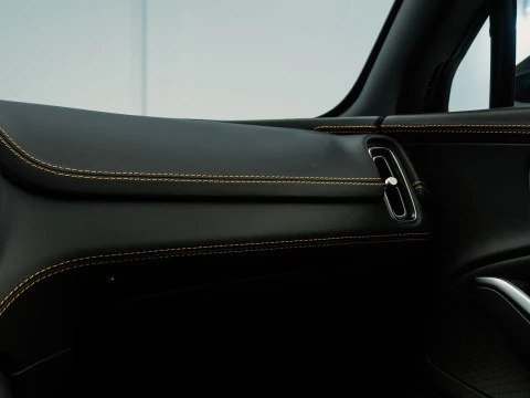 Aston Martin DBX 707