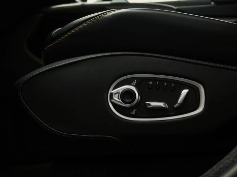 Aston Martin DBX 707