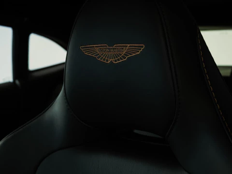 Aston Martin DBX 707