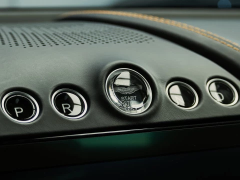 Aston Martin DBX 707