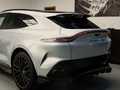 Aston Martin DBX 707