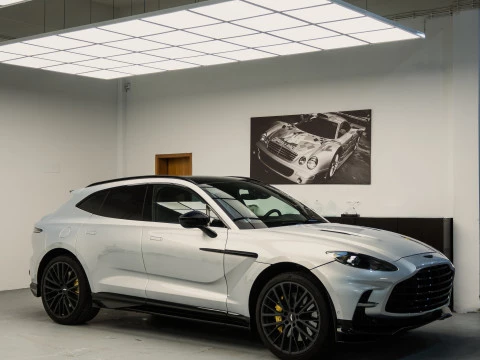 Aston Martin DBX 707