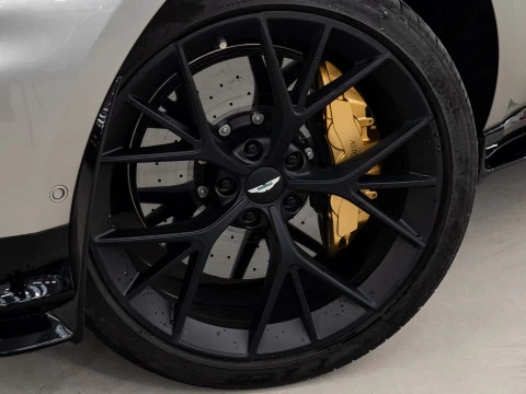 Aston Martin DBX 707 V8