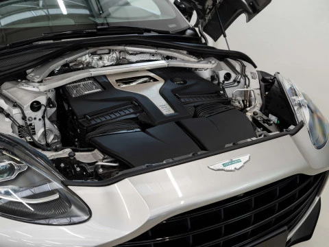 Aston Martin DBX 707 V8