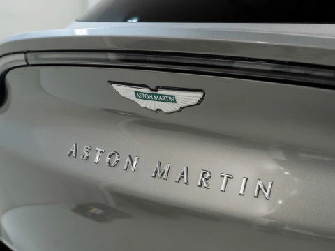 Aston Martin DBX 707 V8