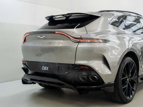 Aston Martin DBX 707 V8