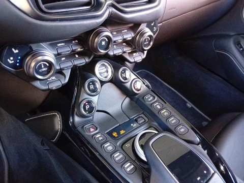 Aston Martin Vantage 4.0 V8