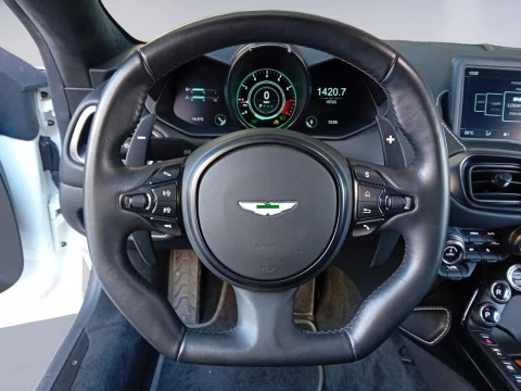 Aston Martin Vantage 4.0 V8