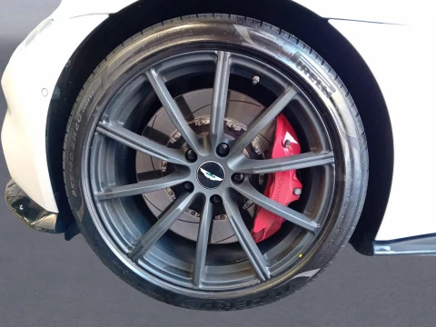 Aston Martin Vantage 4.0 V8