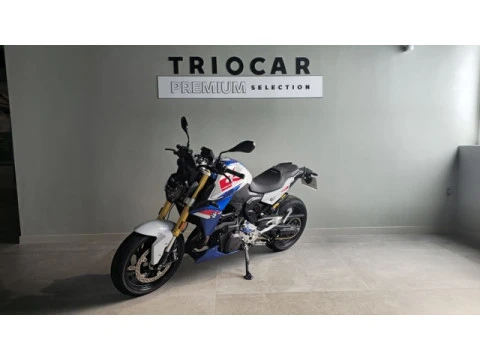 BMW Motorrad F 900 R Roadster / Naked Bike