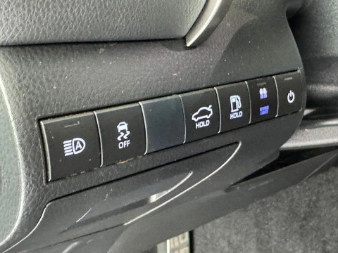 Toyota Camry 2.5 220H ADVANC
