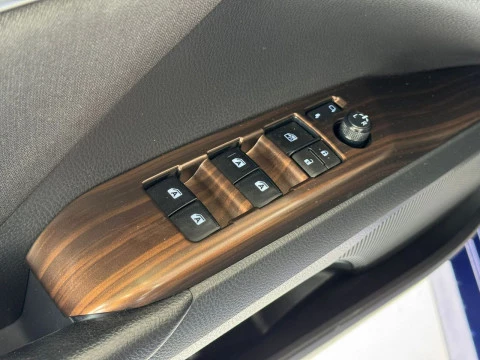 Toyota Camry 2.5 220H ADVANC