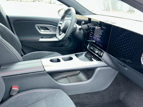 Mercedes-Benz CLA  250+ con tecnologia EQ