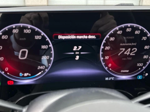 Mercedes-Benz CLA  250+ con tecnologia EQ