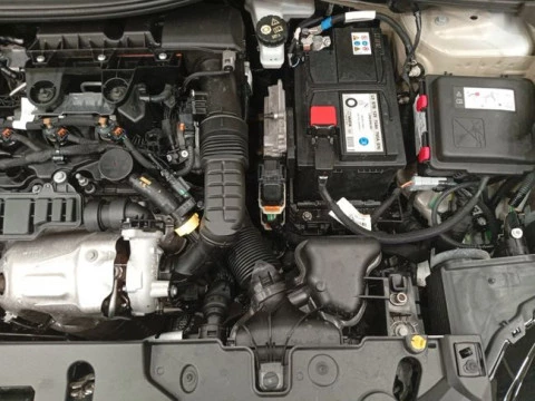 Peugeot 208 BlueHDi 73kW (100CV) Active