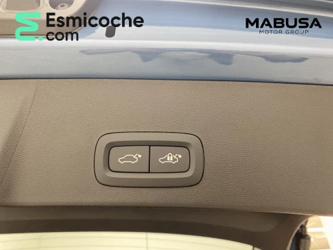 Volvo XC40 Recharge Plus, T4 plug-in hybrid,Eléctrico/Gasolina, Dark