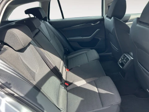 Skoda Octavia 2.0 TDI 110kW DSG Ambition Plus