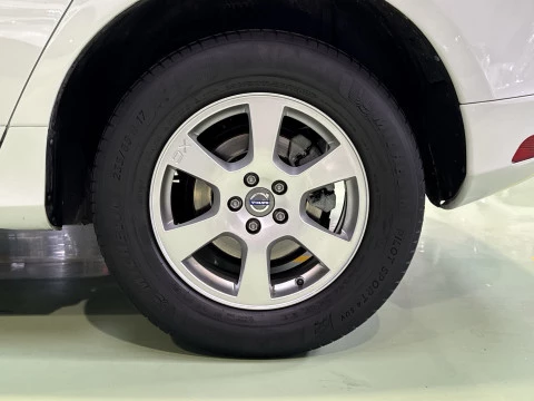 Volvo XC60 D4 Momentum Auto 140 kW (190 CV)