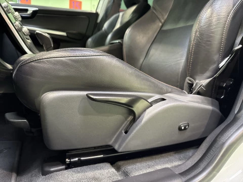 Volvo XC60 D4 Momentum Auto 140 kW (190 CV)