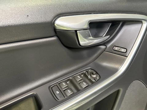 Volvo XC60 D4 Momentum Auto 140 kW (190 CV)