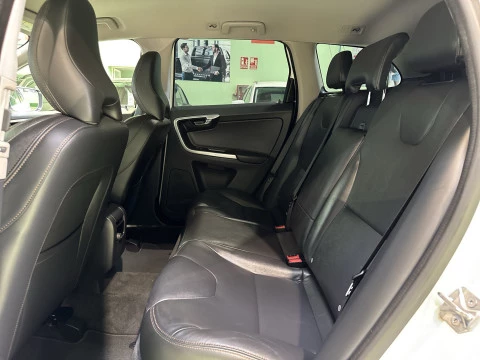 Volvo XC60 D4 Momentum Auto 140 kW (190 CV)