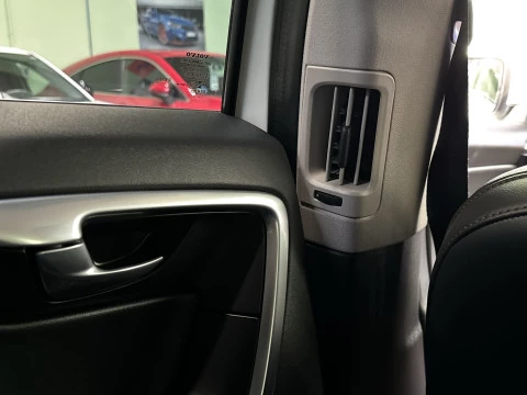 Volvo XC60 D4 Momentum Auto 140 kW (190 CV)