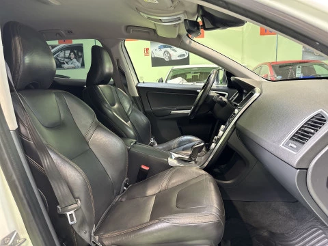 Volvo XC60 D4 Momentum Auto 140 kW (190 CV)