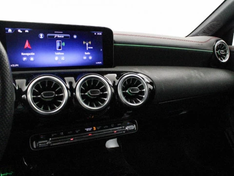 Mercedes-Benz CLA 2.0 CLA 220 D DCT 190 4P